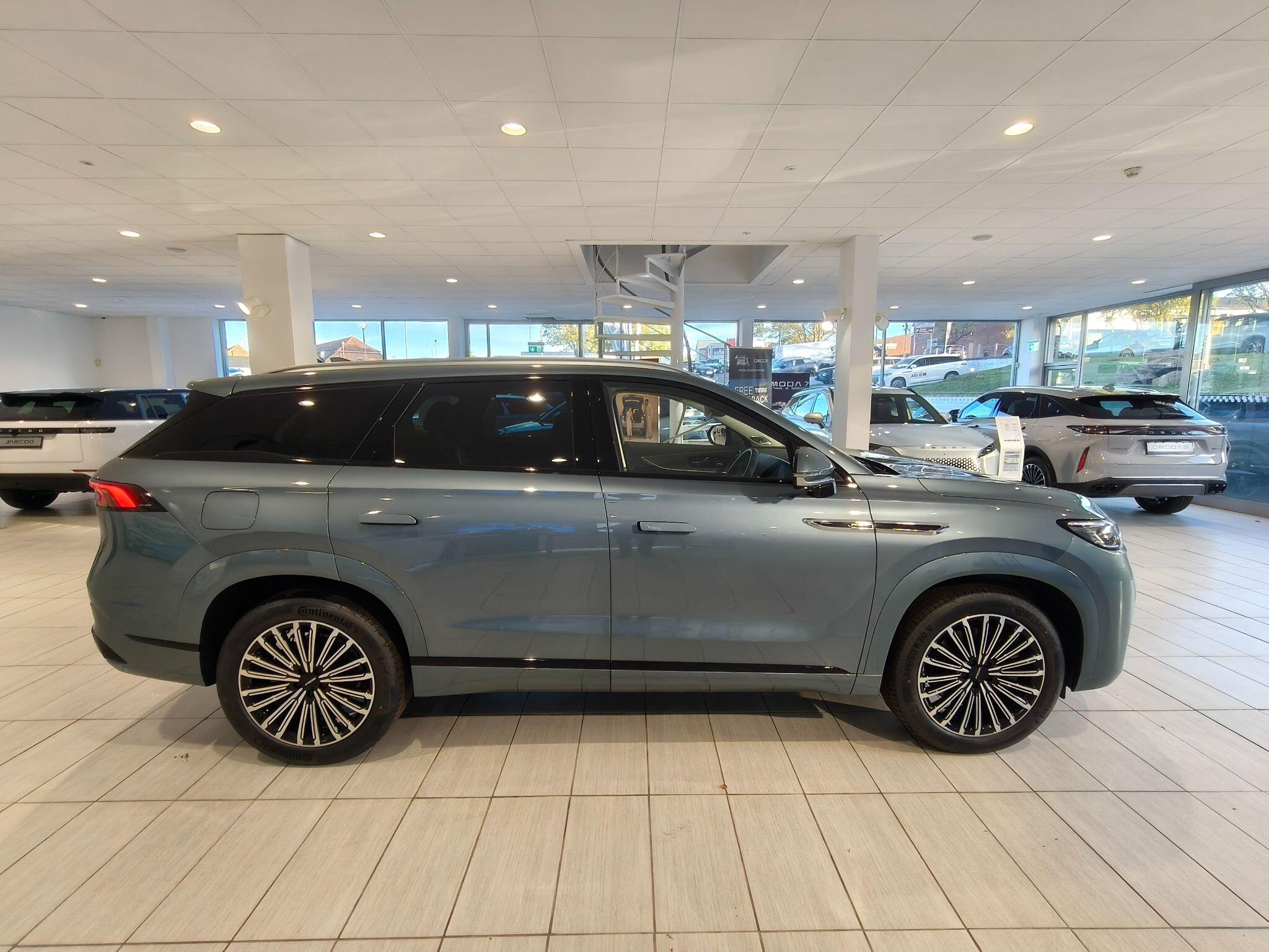 Large vehicle image